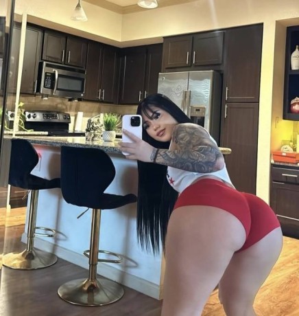erotic-curvyhot-juicy-big-2
