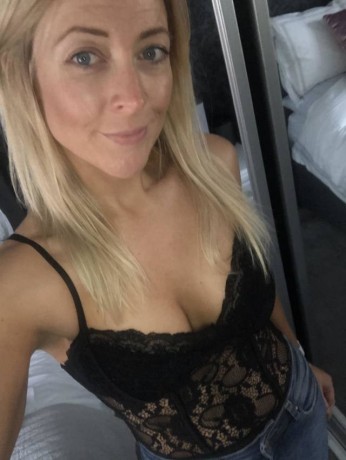 35-years-div0rced-older-mom-fuck-meif-you-interested-then-my-number-telegram-whatsapp-get-your-appointment-big-2